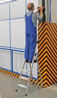 Stufen-Steh-Leiter Arb.Höhe 2,85 Standhöhe 0,85 Länge 1,60, 4 Stufen